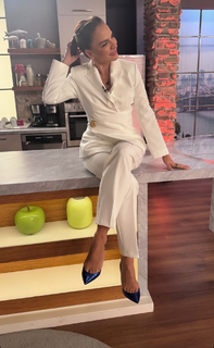 Ebru Akel feet photo thumbnail