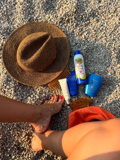 Ebru Akel feet photo thumbnail