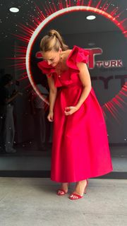 Ebru Akel feet photo 4