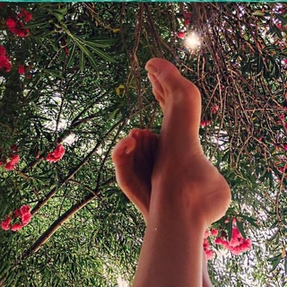 Ebru Cündübeyoglu feet photo 4