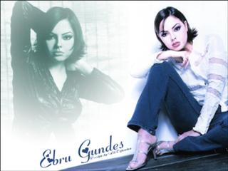 Ebru Gündes feet photo thumbnail