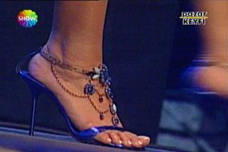 Ebru Gündes feet photo thumbnail