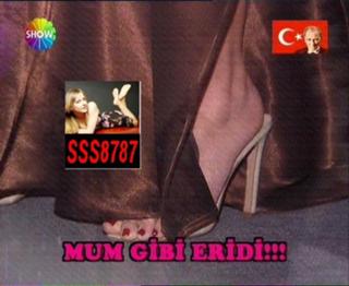 Ebru Gündes feet photo thumbnail