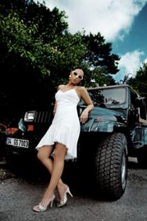 Ebru Gündes feet photo thumbnail