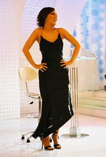 Ebru Gündes feet photo thumbnail