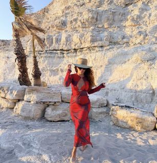 Ebru Sahin feet photo 3