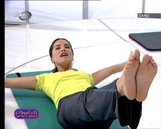 Ebru Salli feet photo thumbnail
