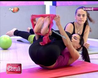 Ebru Salli feet photo thumbnail