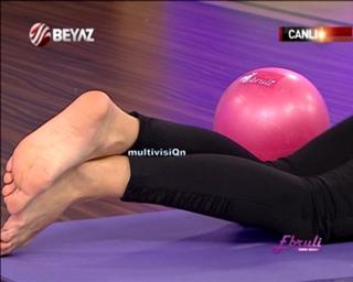 Ebru Salli feet photo thumbnail