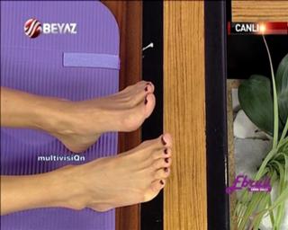 Ebru Salli feet photo thumbnail