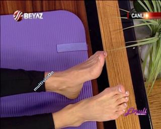 Ebru Salli feet photo thumbnail