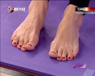 Ebru Salli feet photo thumbnail