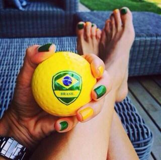 Ebru Salli feet photo thumbnail