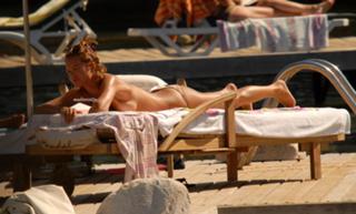 Ebru Salli feet photo thumbnail