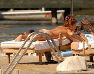 Ebru Salli feet photo thumbnail