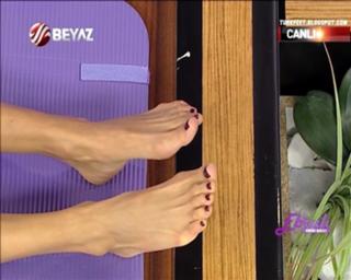 Ebru Salli feet photo thumbnail