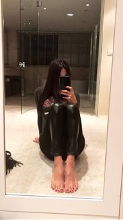 Ebru Salli feet photo thumbnail