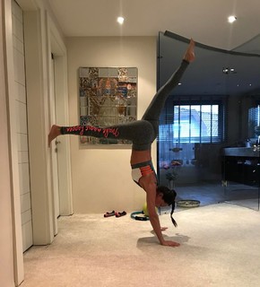 Ebru Salli feet photo thumbnail