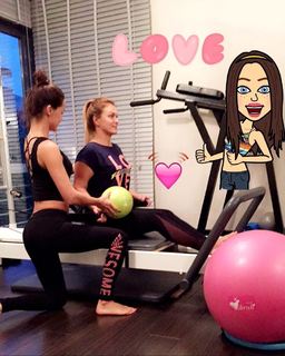 Ebru Salli feet photo thumbnail