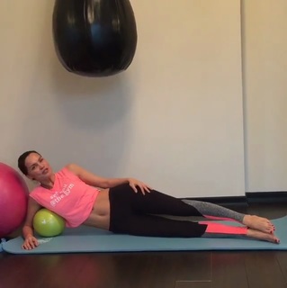 Ebru Salli feet photo thumbnail