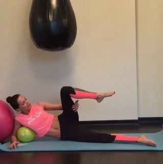 Ebru Salli feet photo thumbnail