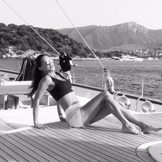 Ebru Salli feet photo thumbnail