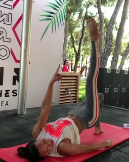 Ebru Salli feet photo thumbnail