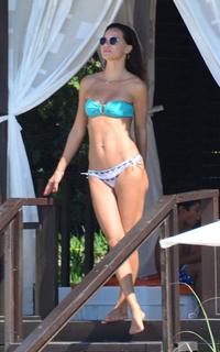 Ebru Salli feet photo thumbnail