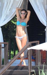 Ebru Salli feet photo thumbnail