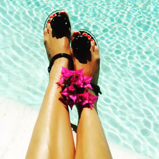 Ebru Salli feet photo thumbnail