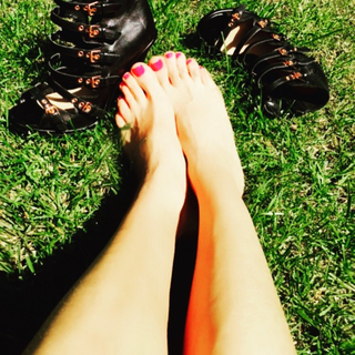 Ebru Salli feet photo thumbnail