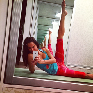 Ebru Salli feet photo thumbnail