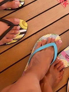 Ebru Salli feet photo thumbnail