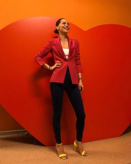 Ebru Salli feet photo thumbnail