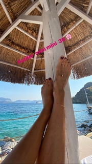 Ebru Salli feet photo thumbnail