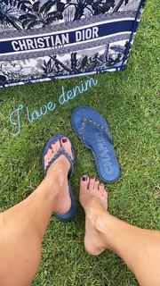 Ebru Salli feet photo thumbnail