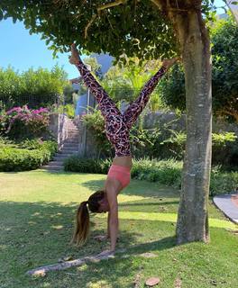 Ebru Salli feet photo thumbnail