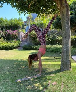 Ebru Salli feet photo thumbnail