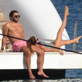 Ebru Salli feet photo thumbnail