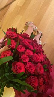 Ebru Salli feet photo thumbnail