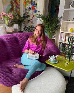 Ebru Salli feet photo thumbnail