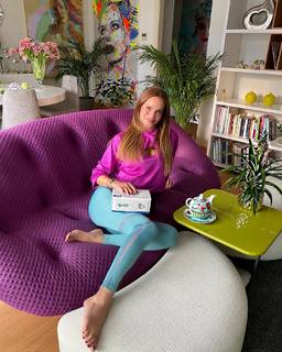 Ebru Salli feet photo thumbnail