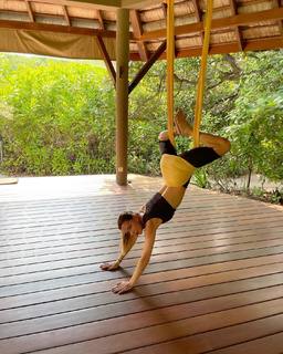 Ebru Salli feet photo thumbnail