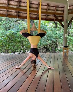 Ebru Salli feet photo thumbnail