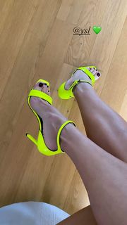 Ebru Salli feet photo thumbnail