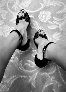 Ebru Salli feet photo thumbnail