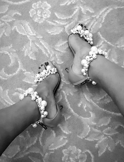 Ebru Salli feet photo thumbnail