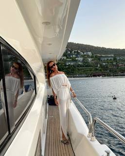 Ebru Salli feet photo thumbnail