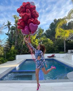 Ebru Salli feet photo thumbnail