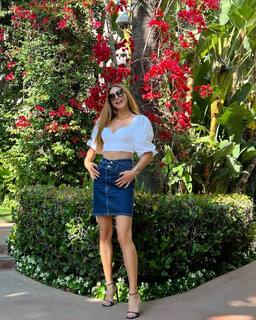 Ebru Salli feet photo thumbnail